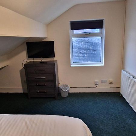 Self Check In Rooms Central Wakefield Bagian luar foto