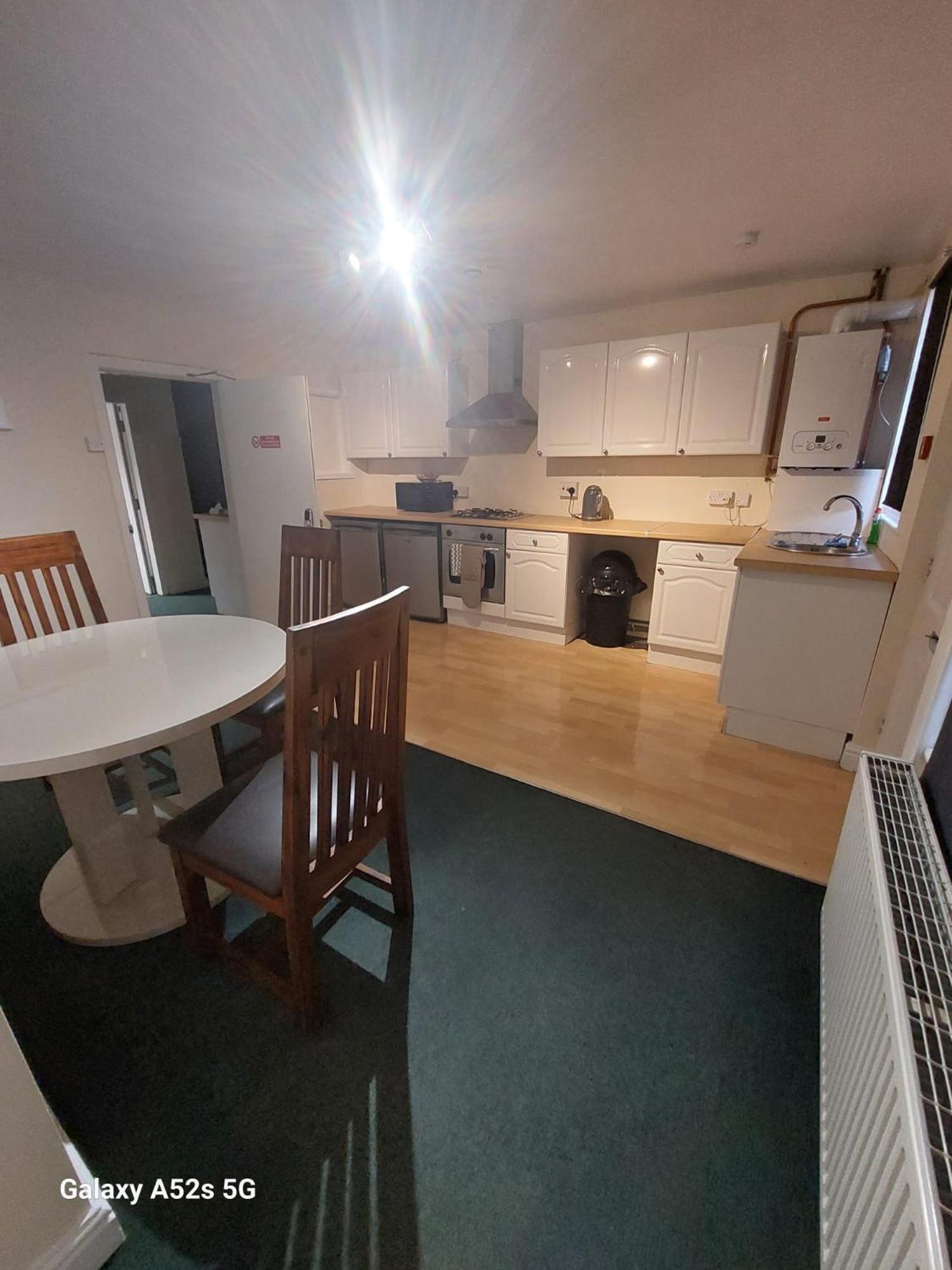 Self Check In Rooms Central Wakefield Bagian luar foto
