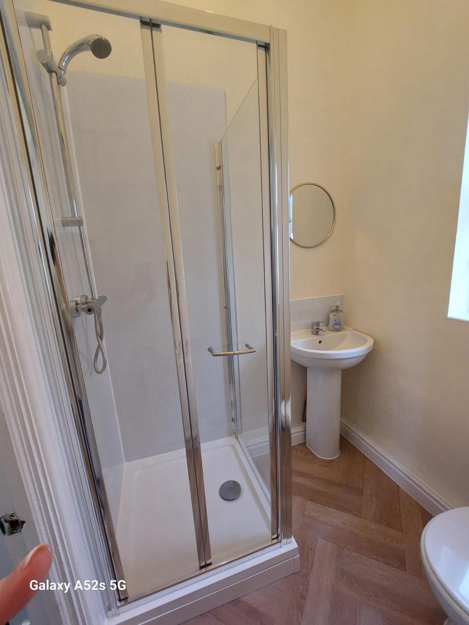 Self Check In Rooms Central Wakefield Bagian luar foto