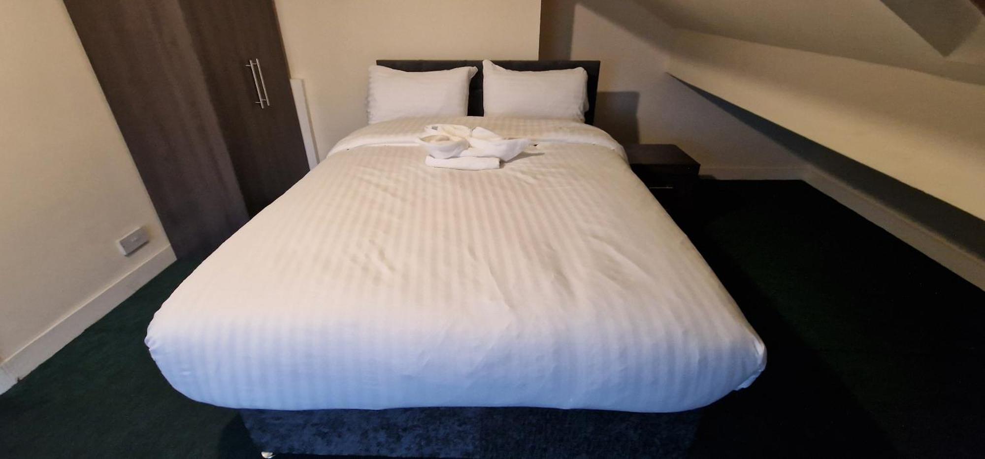 Self Check In Rooms Central Wakefield Bagian luar foto