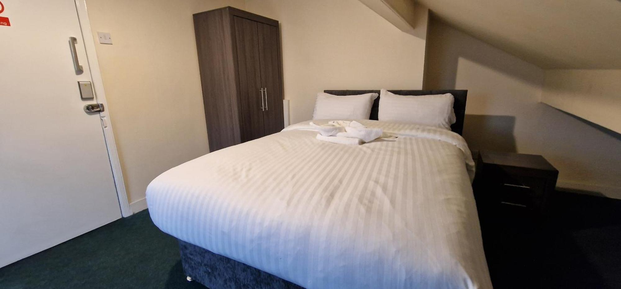 Self Check In Rooms Central Wakefield Bagian luar foto