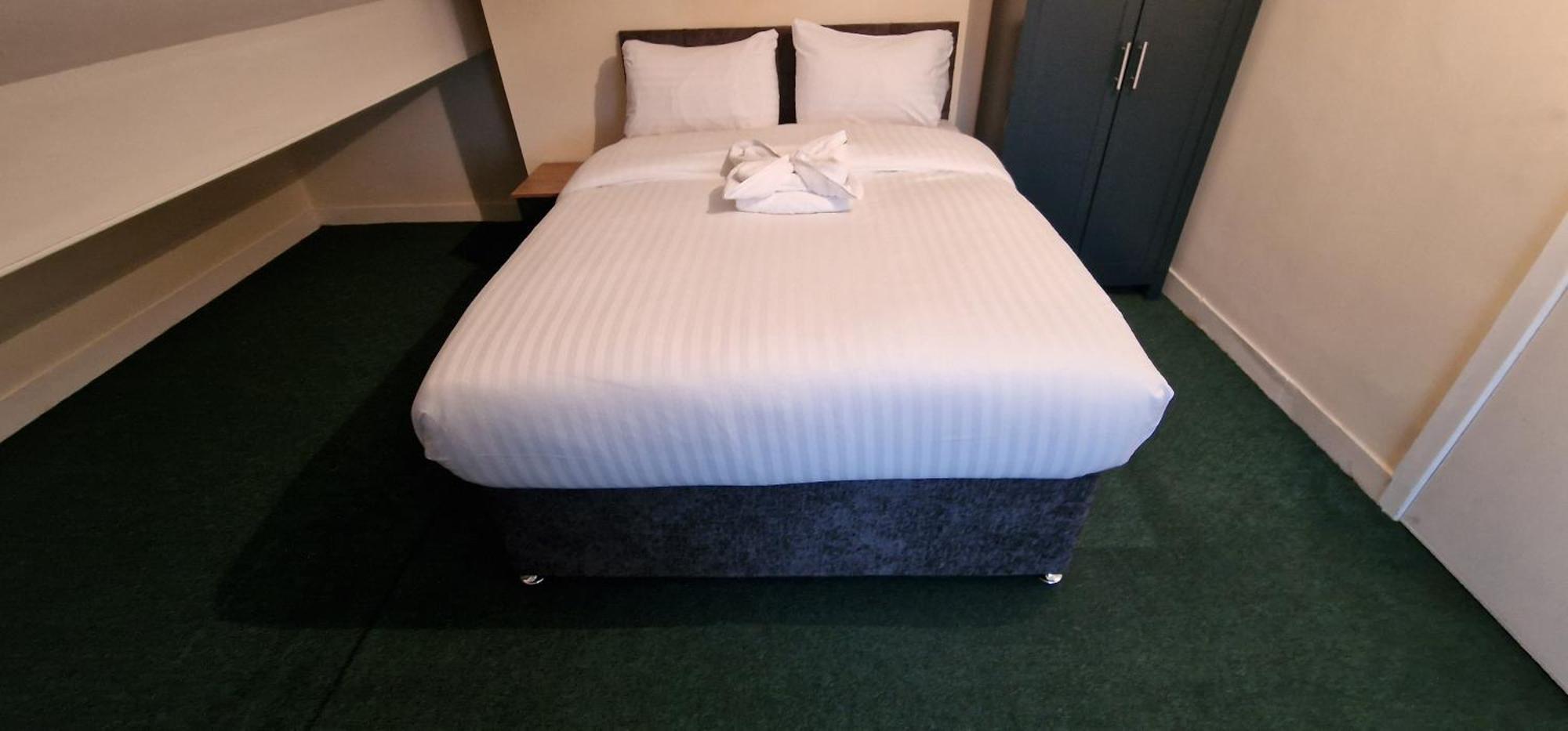 Self Check In Rooms Central Wakefield Bagian luar foto